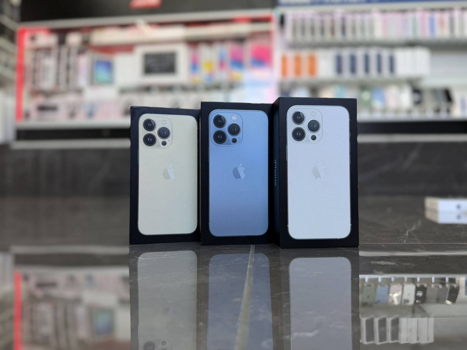 iPhone 13 Pro & iPhone 13 Pro Max ((Take It Home In Payments/ llévatelo a casa en pagos)
