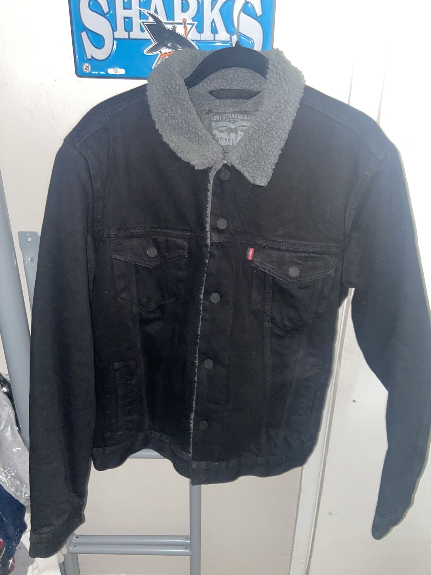 Levi’s Jacket Size Medium DONT Offer 20,30