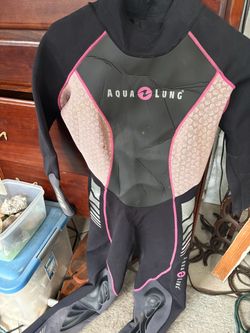 Size 8 full wet suit