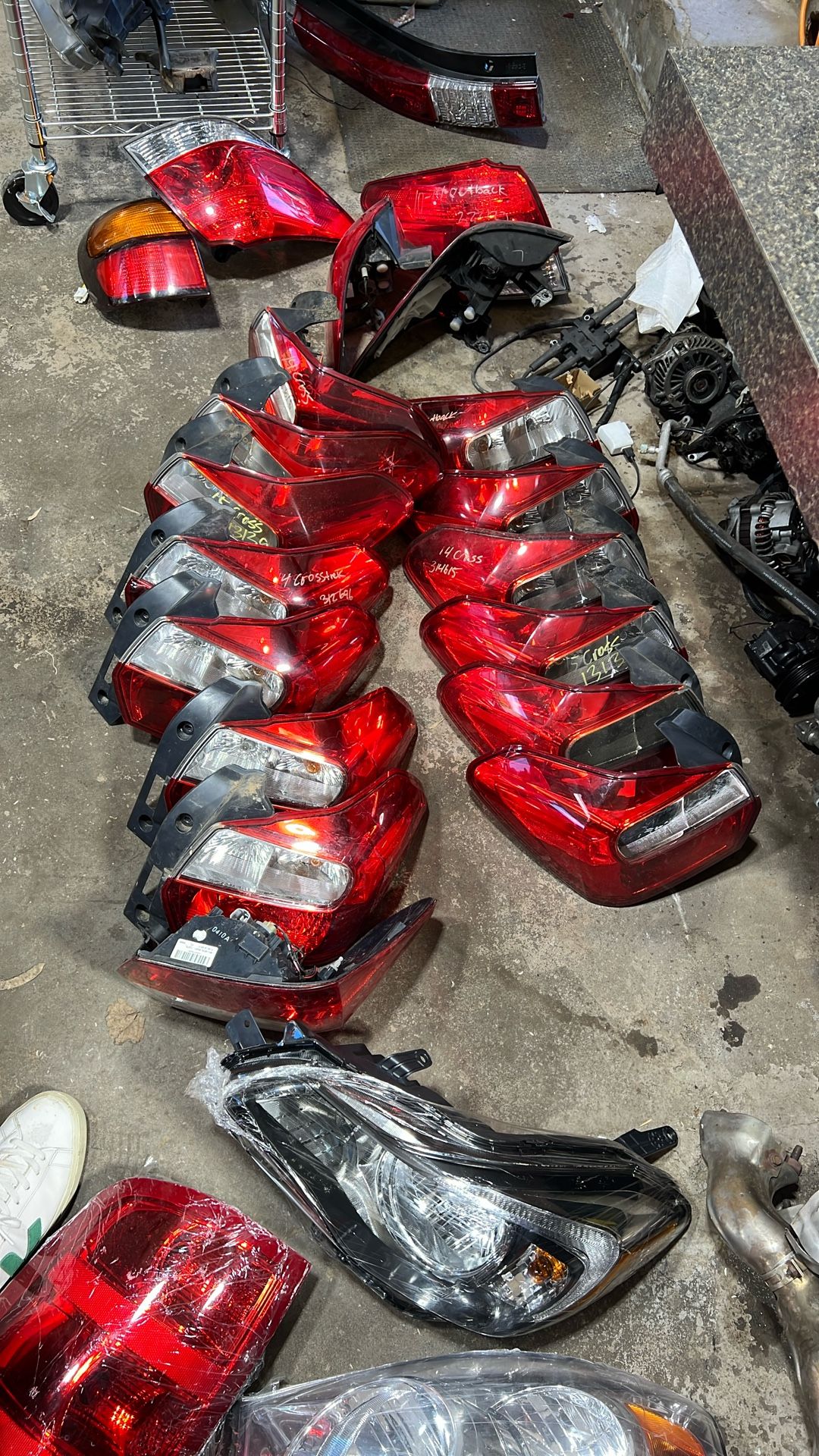 13-16 SUBARU CROSSTREK & IMPREZA TAIL LIGHTS 