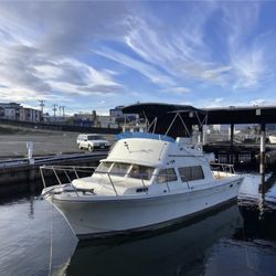 1980 Glasply 28 -- Offers welcome