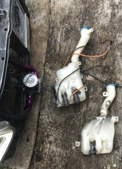 Civic’s Windshield Washer Reservoir’s
