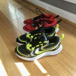 Nike Cosmic Runner Kids Size 3.5