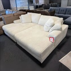 Lindyn Ivory Super Chaise