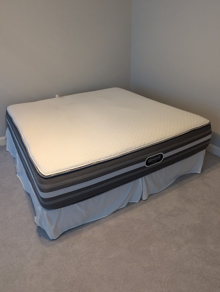 Simmons Beautyrest Recharge Hybrid Greenmont 13.5" Plush King Size
Mattress