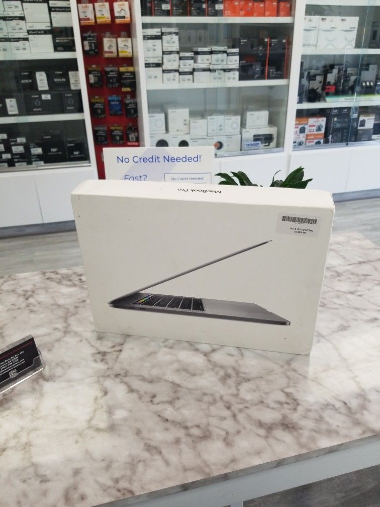Macbook Pro 2018 i7 With 32GB RAM And 500 Ssd With Touchbar