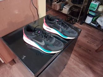 Men's nike air max solo size 9 brand new black gray red