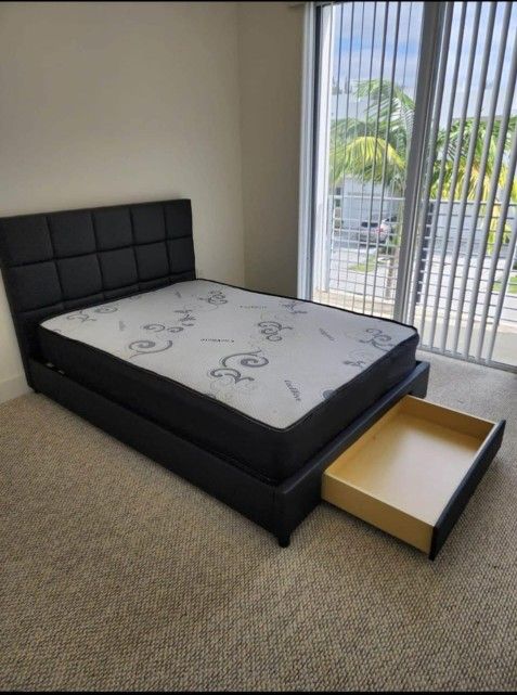QUEEN SIZE BED AND MATTRESS .🆕️.