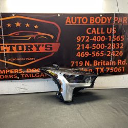 TOYOTA TUNDRA 2022-2023 - RH HEADLIGHT OEM