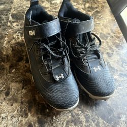 Under armor Boy cleats