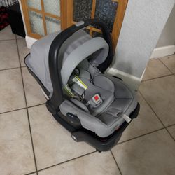 UPPAbaby MESA V2 Lightweight Infant Car Seat - Jake (Charcoal)