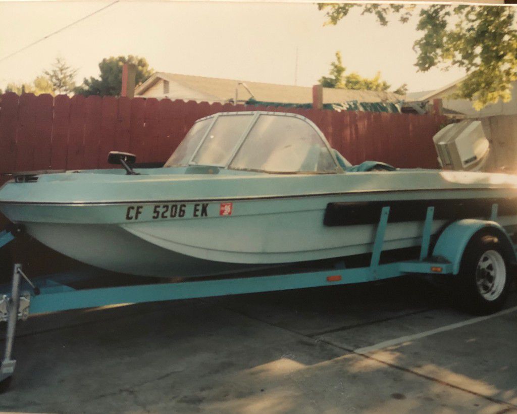 1969 Chrysler 15' Boat