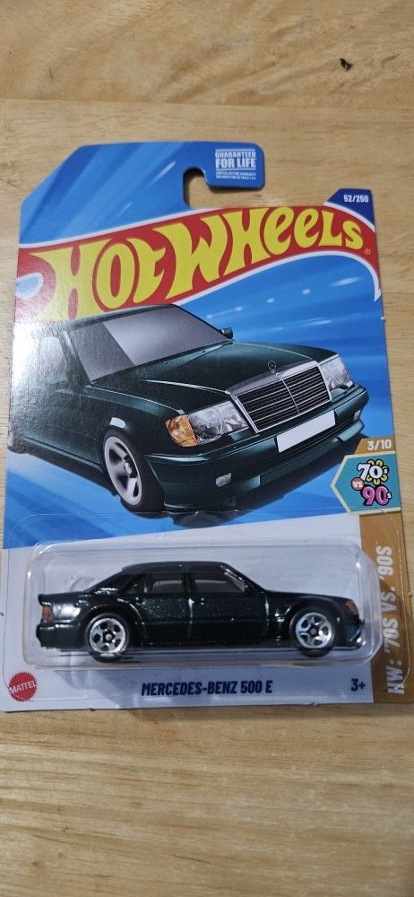 1/2 Hotwheels Mercedes Benz 500E