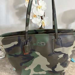 Beautiful Authentic Coach Camouflage Taxi Tote Bag