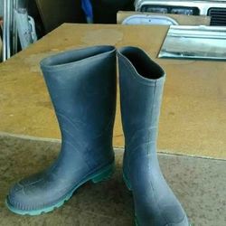 Boy's Rain Boots size 6