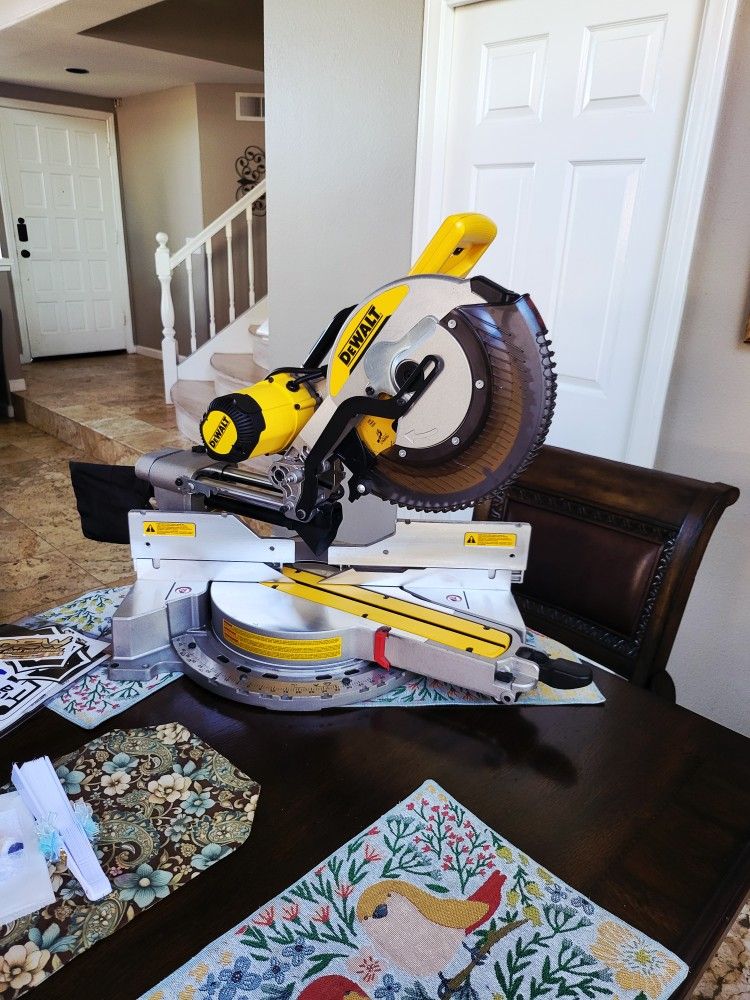 Dewalt 15 Amp Corded 12 in. Double Bevel Sliding Compound Miter Saw with XPS technology, Blade Wrench 