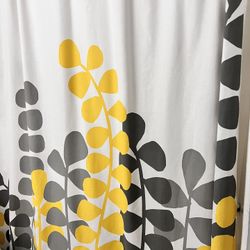 Beautiful Shower Curtain ! W FREE shower Hooks! 