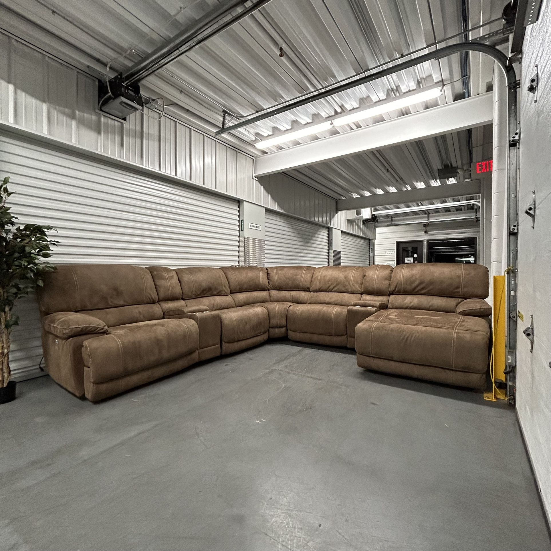 FREE DELIVERY - LIKE NEW Petaluma Power Reclining Sectional with Chaise - Brown