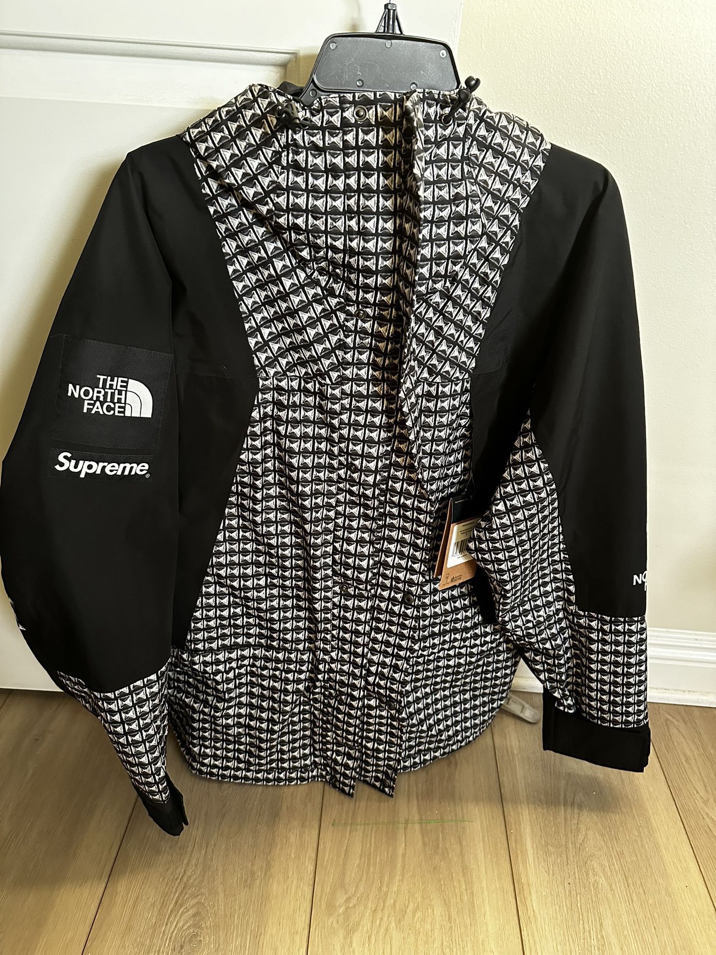 Supreme The North Face Studded Mountain Light Jacket