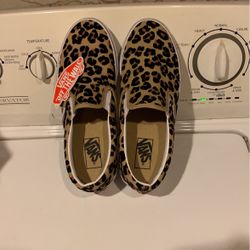 Authentic VANS Women’s Slip On Sneakers, BNWT