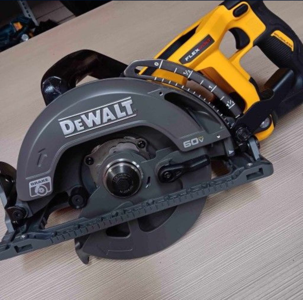 Dewalt New 71/4” Circular Saw Flex Volt 60v