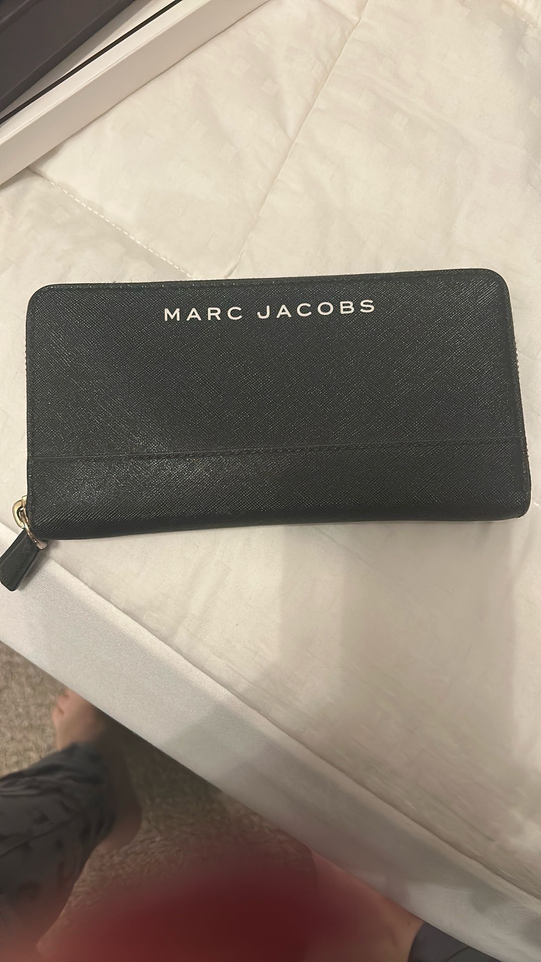 Like New without tags Marc Jacob's zippy wallet