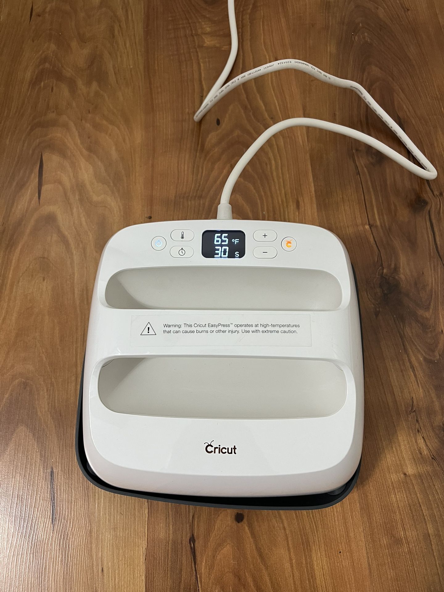 White 9x9 Cricut Easy Press 2