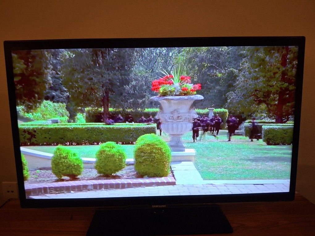Samsung 40" Full HD LED TV, Fire TV, Sony DVD player