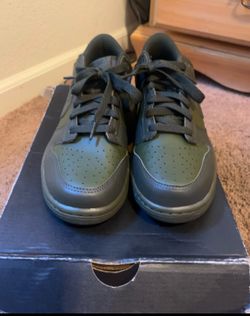 Nike Dunk Low  Retro  Army Olive Green Size 7 Women’s