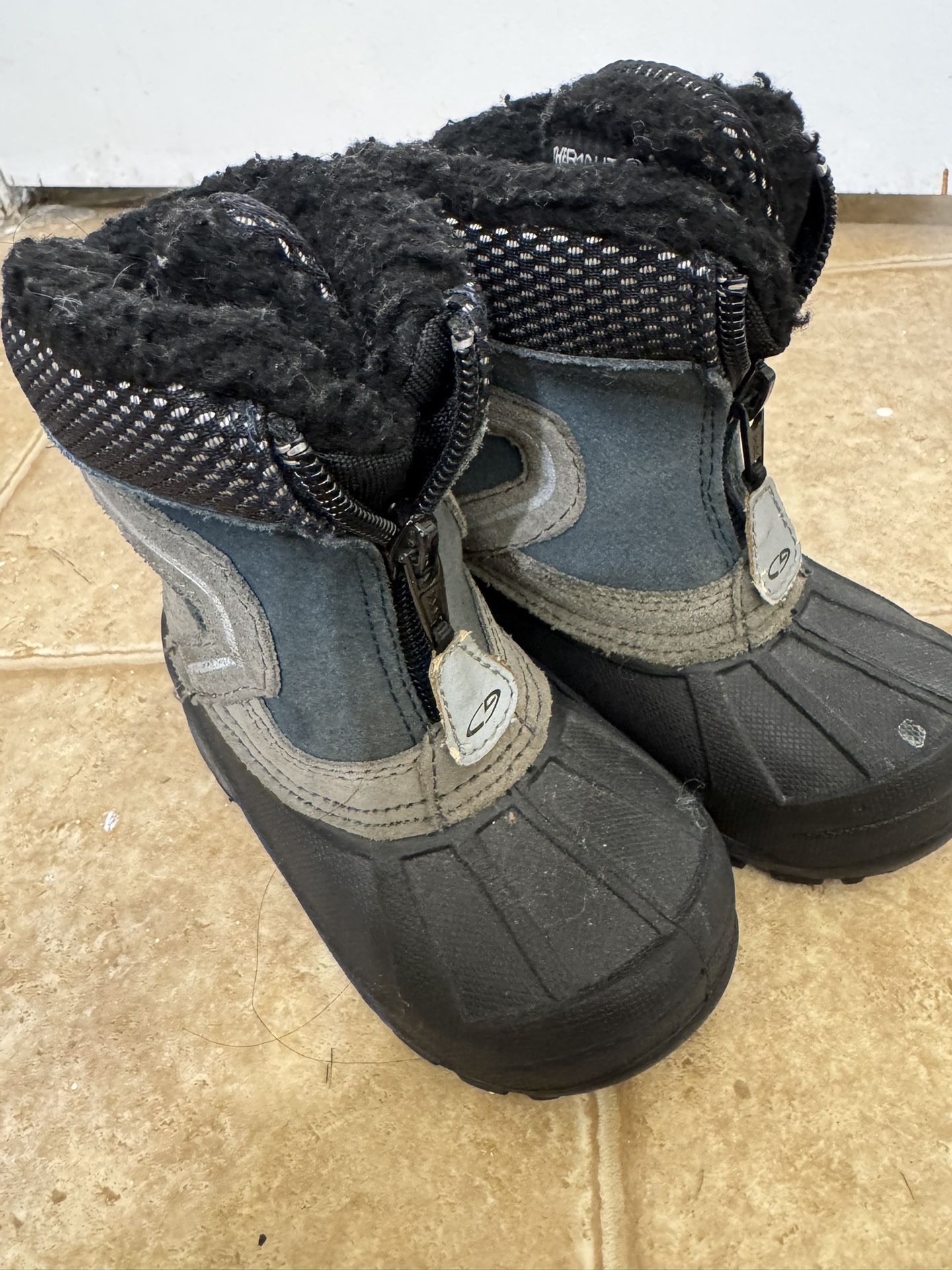 Snow Boots Size 6 C