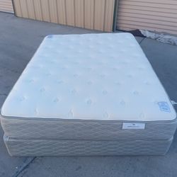 Serta queen Mattress And Box Spring 