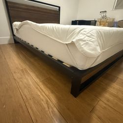 ZINUS Suzanne 37 Inch Metal and Wood Platform Bed Frame + Mattress