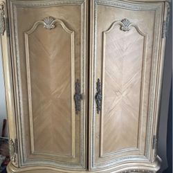 Elegant Solid Wood Armoire / Wardrobe Cabinet – Excellent Condition!