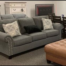 💕Agleno Sofa and Loveseat
Ashley Furniture$20 Down Payment and delivery available 