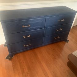 6- Drawer Dresser & Mirror.