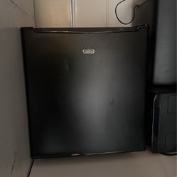 Mini-refrigerator 