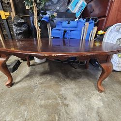 Coffee Table – 45” – Great Condition / DIY Project