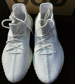 "adidas Yeezy Boost 350 V2 Triple White
"