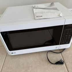 Microwave Oven LG Electronics LCS1112**