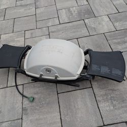 Weber Q1000 Portable Propane Grill