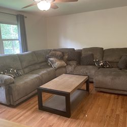 Like-new Luxe 6 Piece Recliner Sofa Set 