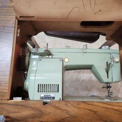 Vintage Sewing Machine 