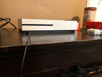Xbox one s 1tb NO CONTROLLER NO CONTROLLER