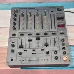 Pioneer DJM 600 mixer DJ gear for turntables