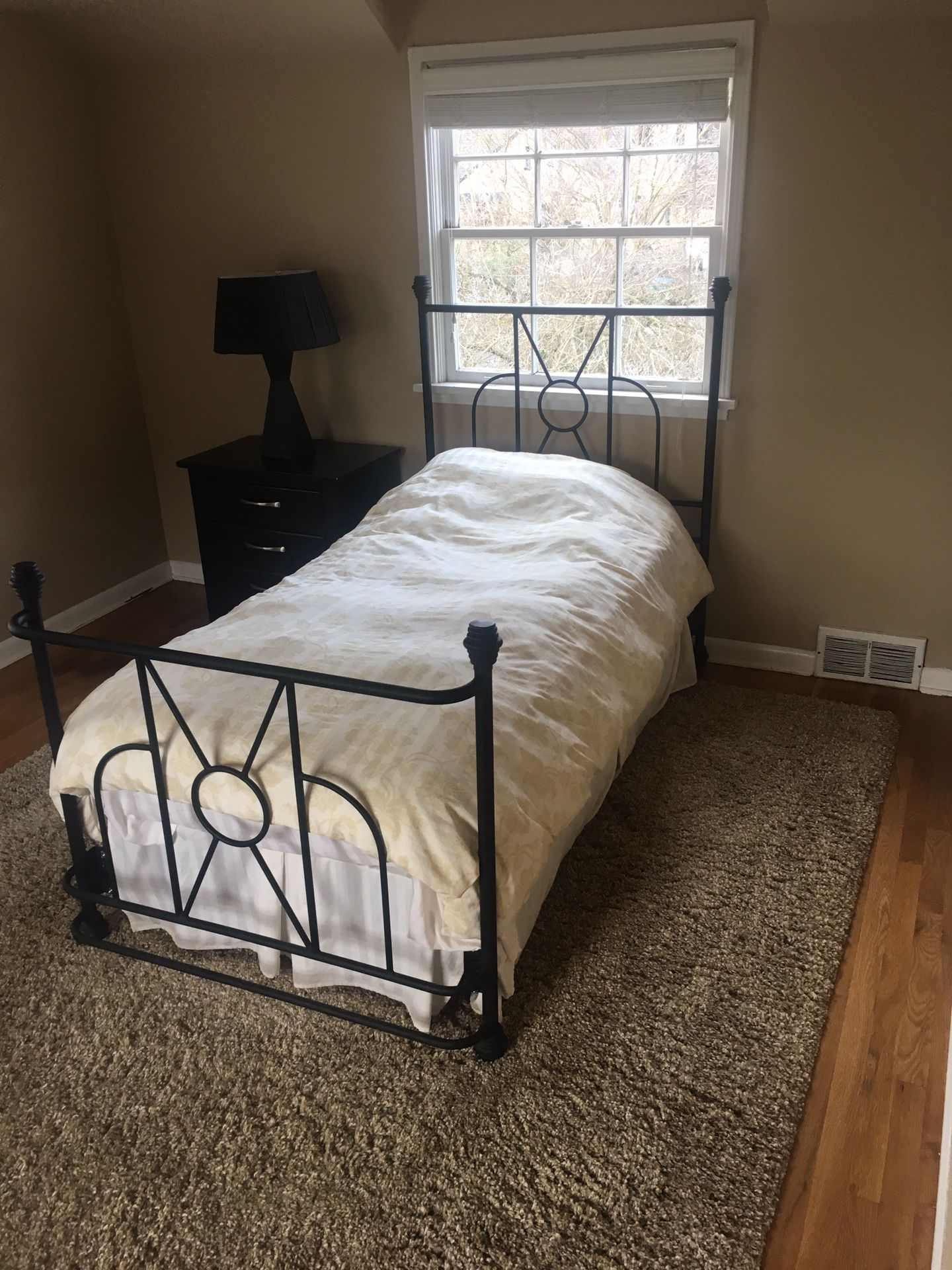 Metal frame twin bed