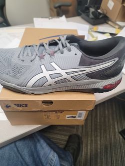 New GOLF SHOES