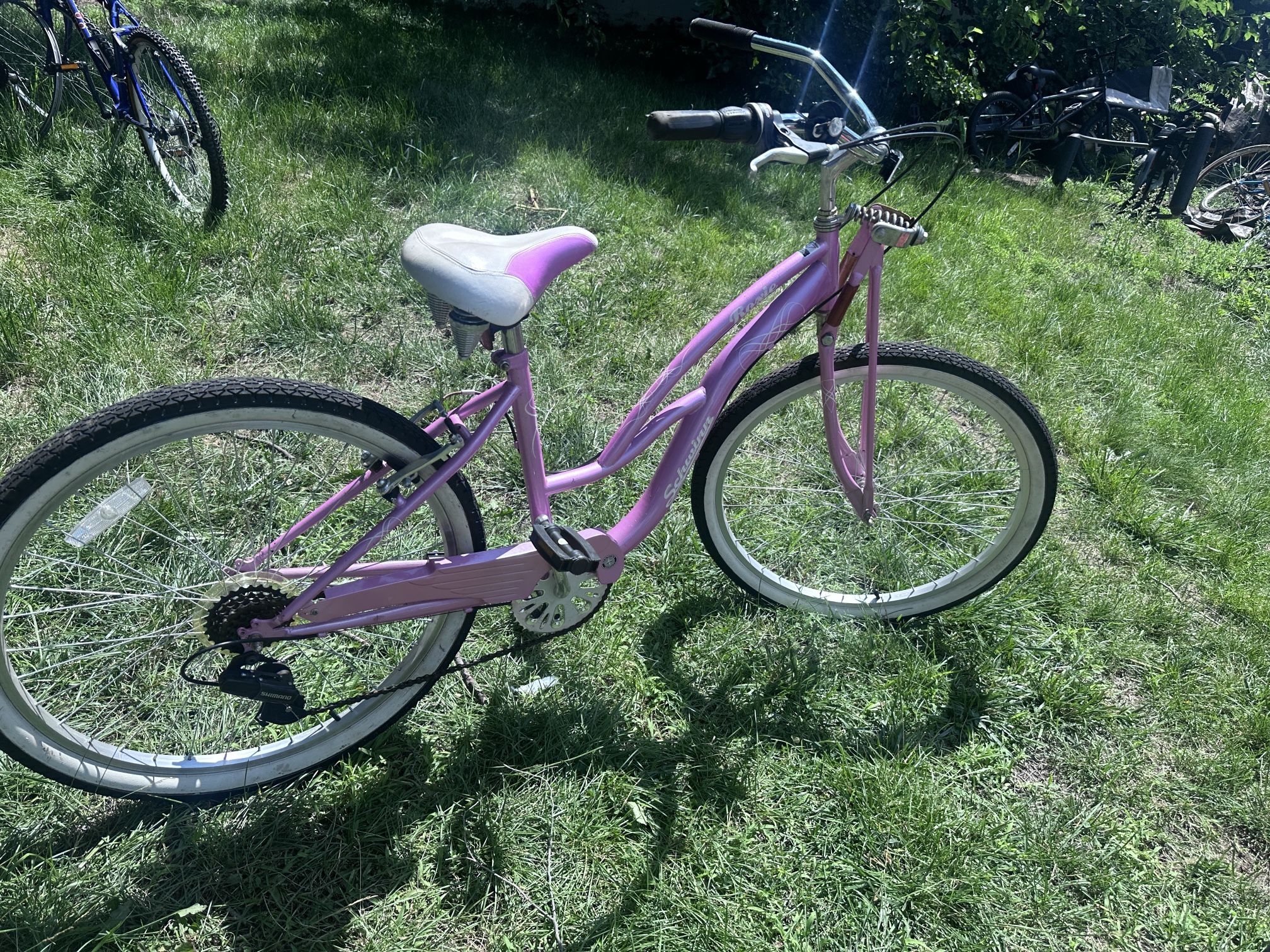 BEACH CRUISER BIKE SCHWINN ROXIE 7 speed bicycle 26” wheels springer
