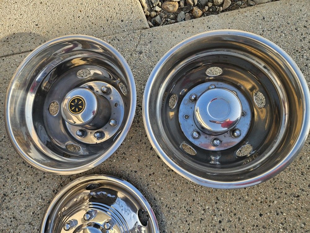 19.5 " Motorhome Hub Caps & 3 Lug Nuts
