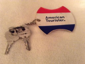 American Tourister 2 Keys and Luggage Tag