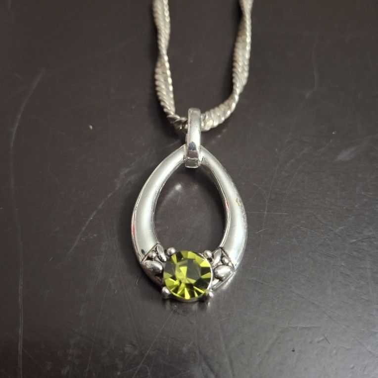 Vintage Twisted Fine Link Rope Chain With Silver-tone Pendant With Beautiful Faux Peridot Gemstone 17"